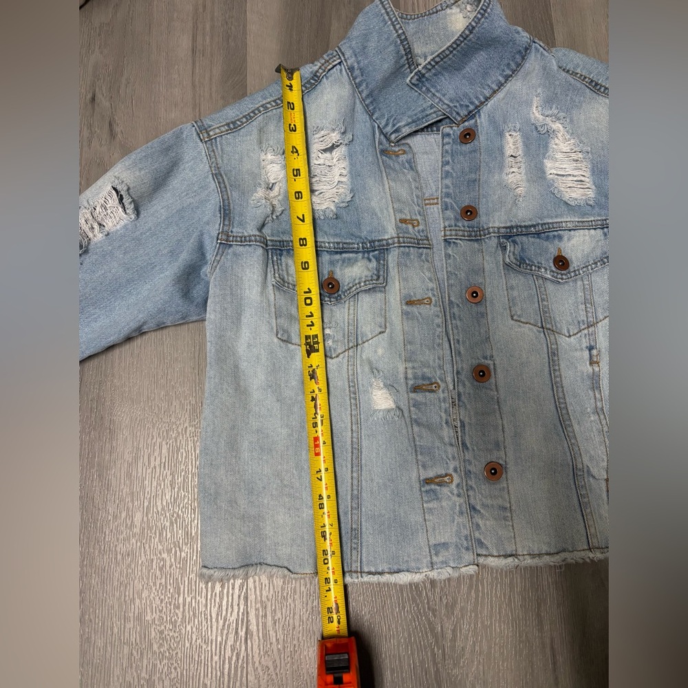 Wild Fable Light Washed Distressed Denim Jacket Cropped Fit Women’s Size Large - Picture 7 of 9